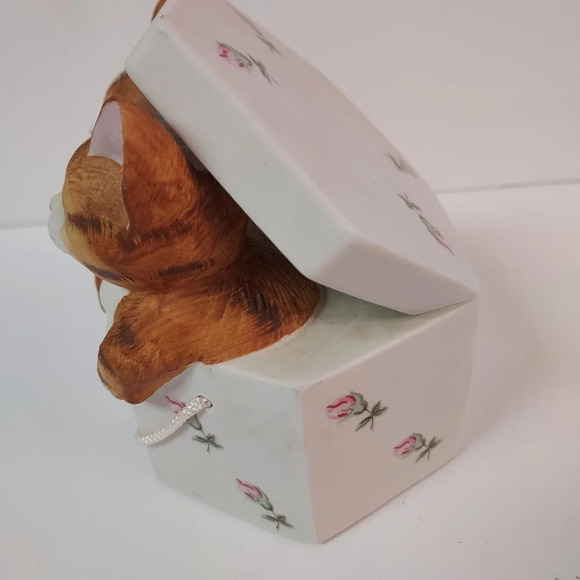Vintage Ceramic Kittens in a Hat Box with String Music Box by Seymour Mann - Picture 3 of 10